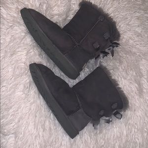 Grey UGG boots w/ bows on back